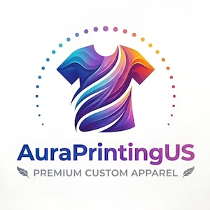 Puede incluir: Un logotipo con un dise&ntilde;o de camiseta estilizado con degradados de color azul, morado, naranja y amarillo. El texto "AuraPrintingUS" est&aacute; debajo, con "PREMIUM CUSTOM APPAREL" debajo.
