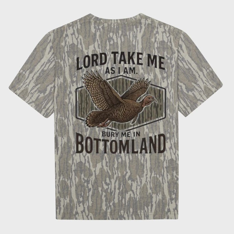 Camiseta "Lord Bury Me In Bottomland", camiseta de camuflaje Mossy Oak Wash, camiseta de caza vintage para papá, regalo para cazador forajido 2026, camiseta de camuflaje unisex imagen 3