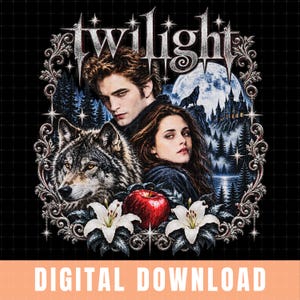 以下が含まれることがあります： 上部に「twilight」の文字、男女の肖像画、大きなオオカミ、赤いリンゴ、白いユリが描かれたデジタルグラフィック。満月、オオカミのシルエット、城が描かれており、全体が銀色のフィリグリー装飾で囲まれています。