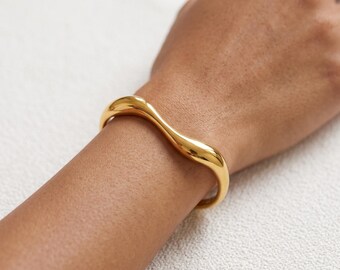 Irregular Gold Cuff Bangle,Thick Wavy Bangle,Statement Jewelry, Gift for Her, Mom Gift,Geometric Jewelry, Bridesmaid Gift, Anniversary Gift