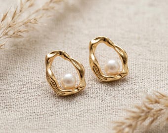 Abstract Pearl Earrings, Irregular Gold Hoops,Melted Gold Studs,Organic Shape Jewelry,Wavy Gold Pearl Earrings，Everyday Jewelry,Gift for Her