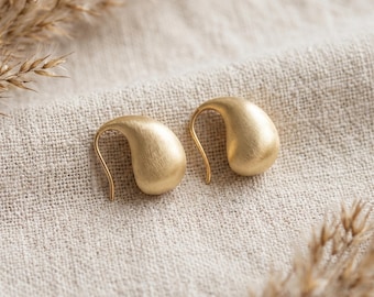 18K Gold Teardrop Earrings, Minimalist Dainty Drop Earrings, 925 Silver Post, Matte Gold Petal Earrings, Gift for Her, Bridesmaid Gift