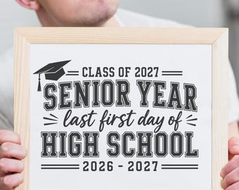 Placa para foto de formatura do último ano, estilo vintage, para a turma de 2027, disponível para download digital.