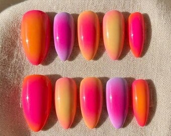 Sunset Aura Press On Nails, Ombre Gradient Fake Nail Design in Almond Glossy, Handmade Summer Sunset Manicure Style, Holiday Party Gift