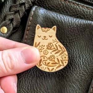 Wooden Sitting Cat Brooch Pin 1.5 inch - wooden jewelry, accessories, illustrated jewelry, sitting cat, cat mom brooch,