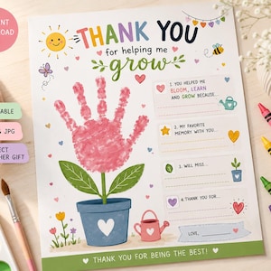Könnte beinhalten: Eine druckbare Dankeskarte für Lehrer mit den Worten "Danke, dass du mir beim Wachsen geholfen hast". Das Design zeigt eine Handabdruckblume, eine Gießkanne und eine lächelnde Sonne. Die Karte enthält Ausfüllfelder zur Personalisierung.