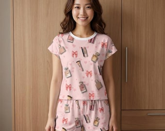 Make-up Print Pyjama Set | Parfüm, Lippenstift, Hautpflege Loungewear | Geschenk für Sie