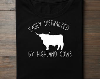 Leicht abgelenkt von Highland Kühe T-Shirt | Highland Kuh T-Shirt | Kuh-Shirt | Schottisches T-Shirt | Schottland T-Shirt