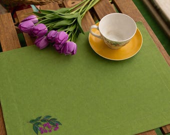 Moira Blaubeeren | Besticktes Tischset