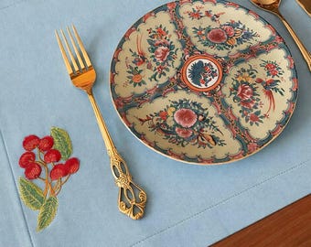Moira Kirsche | Besticktes Tischset