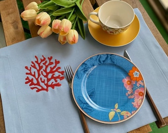 Moira Koralle | Besticktes Tischset
