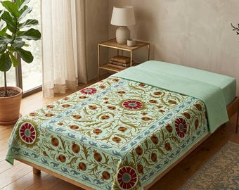 Sábana de algodón verde bordada a mano con diseño Suzani – Diseño floral tradicional de granada – Elegante colcha estilo bohemio, tamaño 60x90.