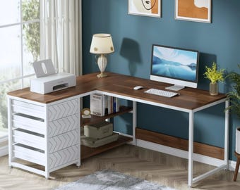 Mesa em formato de L: Madeira de nogueira, 4 gavetas entalhadas, 2 prateleiras, reversível para escritório/jogos.