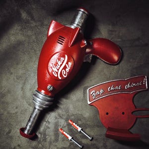 Nuka Cola-pistol - Törstzapper - Fallout-inspirerad rekvisita - handgjord - Fallout-stil blaster - Cosplay-replika