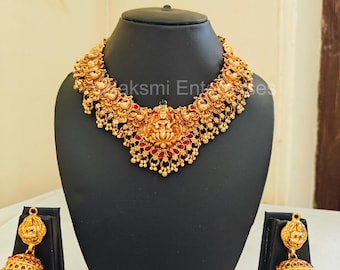 Conjunto de joyas chapadas en oro con la imagen del templo de Lakshmi, collar nupcial del sur de la India con pendientes jhumka.