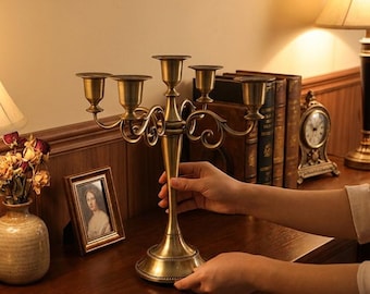 Vintage gouden kroonluchter met 5 armen | Elegante kandelaar in barokstijl | Romantische bruiloftsdecoratie | Chique tafelstuk