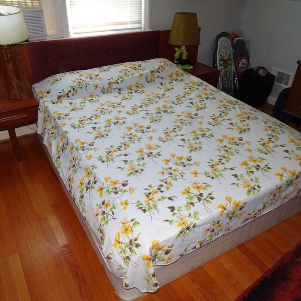 Vintage Perma Prest Floral Full Bed Sheet mcm kitsch 1970s