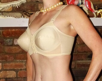 Vintage Ivory Exquisite Form Bullet Bra 46 DD front closure