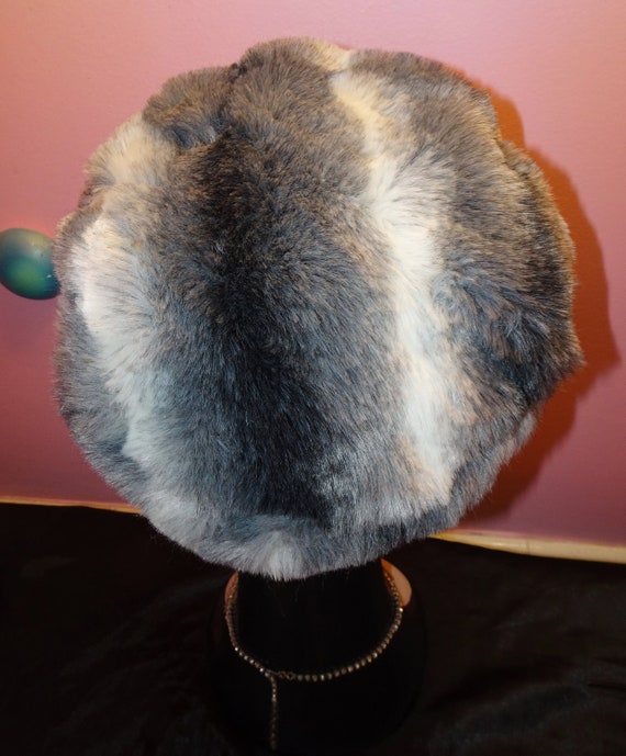 Vintage Grey & White Faux Fur Hat - image 7