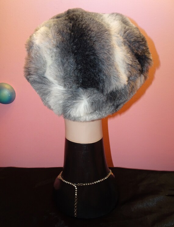 Vintage Grey & White Faux Fur Hat - image 6