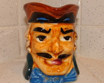 Jarra de cerámica para crema con diseño de hombre colonial vintage