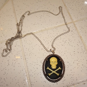 Vintage Skull & Crossbones Necklace goth