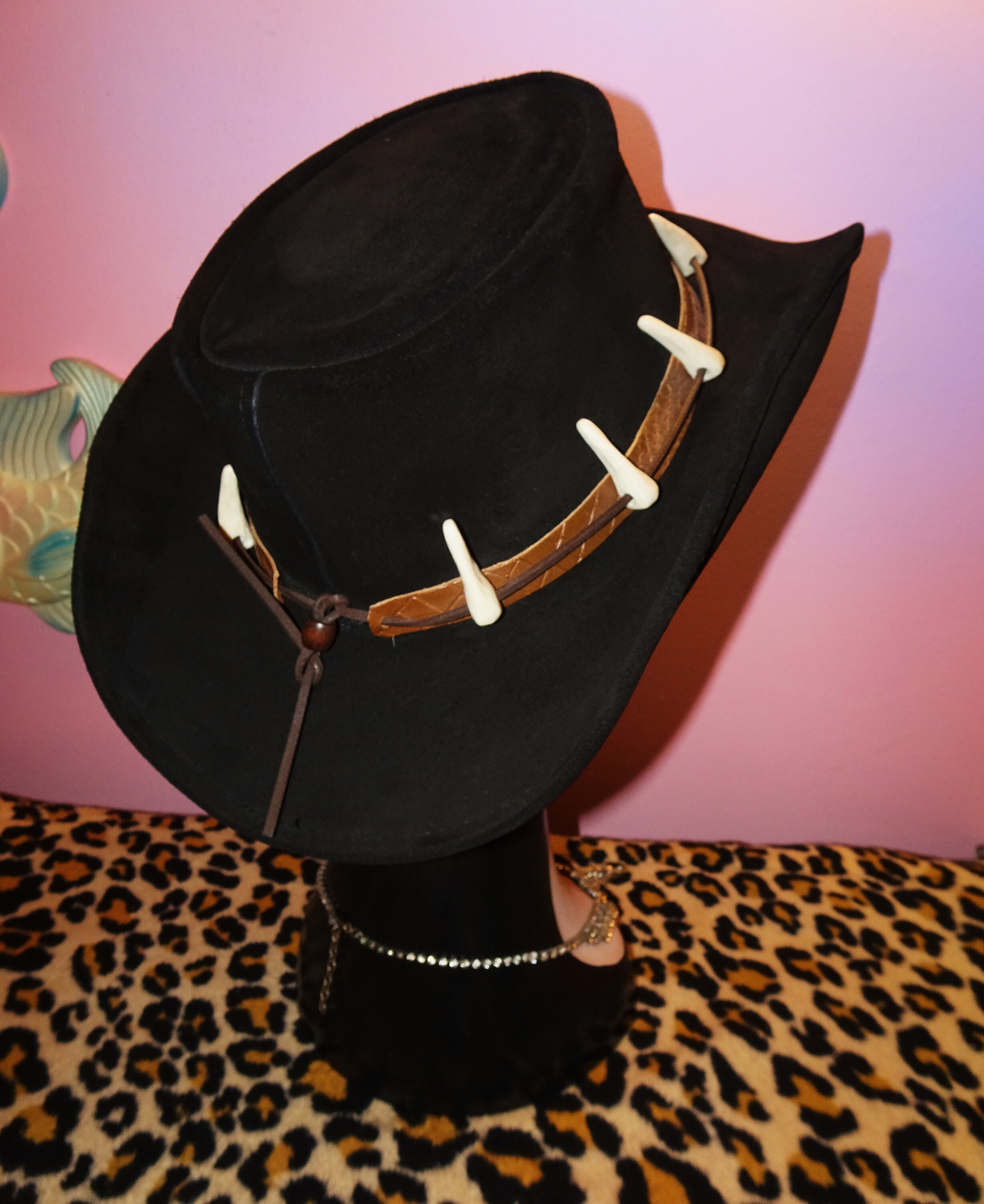 Vintage Black Leather Dundee Hat faux crocodile teeth Cowboy Hat pinup retro oZtrALa】Aussie LEATHER Hat CROCODILE Teeth Band Cowboy  main image 2