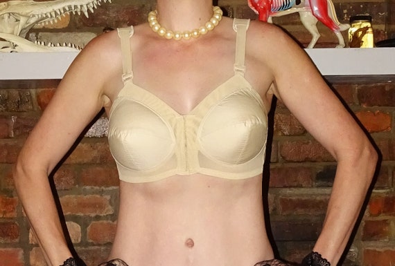 Vintage Ivory Exquisite Form Bullet Bra 46 C 