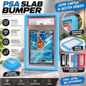 Könnte beinhalten: Ein hellblauer, rechteckiger Schutzrahmen für ein PSA-gegradetes Sammelkarten-Slab. Der Rahmen umschließt eine Rotom ex Pokémon-Karte in einer transparenten Kunststoffhülle. Weitere Bilder zeigen den Rahmen in Schwarz, Grau, Weiß und Rot.