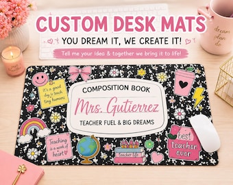 Könnte beinhalten: Eine rechteckige Schreibtischunterlage mit einem schwarz-weiß gesprenkelten Kompositionsheft-Muster. In der Mitte befindet sich ein weißes Etikett mit dem Text "COMPOSITION BOOK", "Mrs. Gutierrez" und "TEACHER FUEL & BIG DREAMS". Es enthält bunte Symbole wie einen Globus, einen Regenbogen und Blumen.