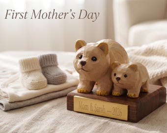 Handskuren personlig babypresent, handmålad träbjörnfigur i trä, specialgraverad barnkammardekoration för nyfödda, babyshowerpresent