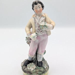 Postać z epoki wiktoriańskiej ze Staffordshire – chłopiec z ptakiem i gniazdem (prawdopodobnie Thomas Parr), ok. 1850 r.