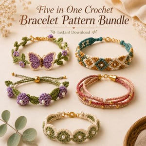 Könnte beinhalten: Fünf Häkelarmbänder in verschiedenen Designs, darunter Blumen- und geometrische Muster. Die Armbänder sind in den Farben Lila, Grün, Gold und Rosa gehalten. Der Text "Five in One Crochet Bracelet Pattern Bundle" ist oben zu sehen.