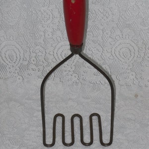 Red Handle Potato Masher Food Wood Kitchen Vintage 1950's image 2