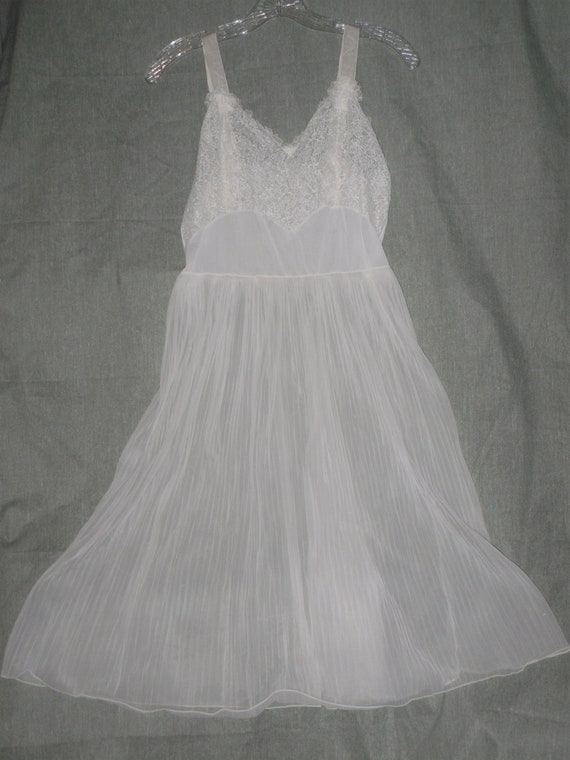 White Nylon Chiffon Lace Nightgown Accordion Plea… - image 4