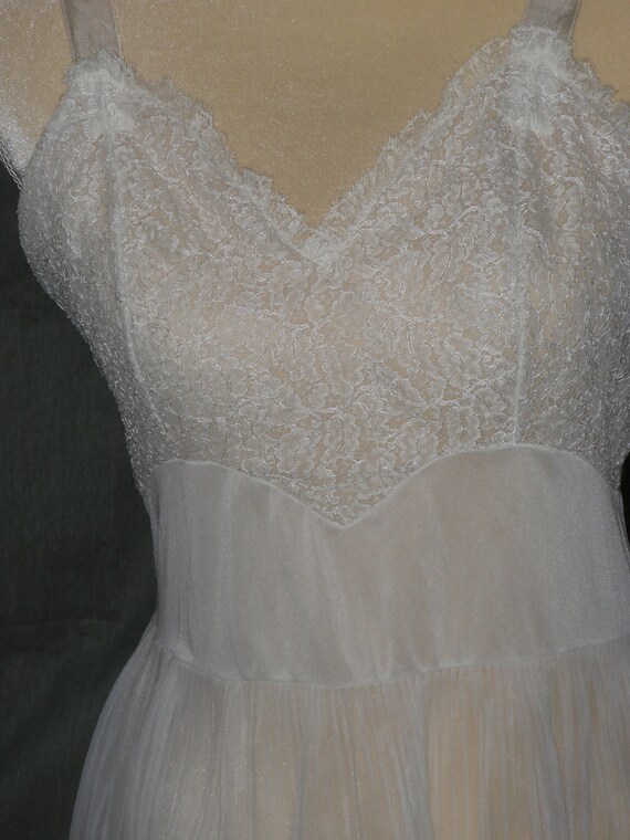 White Nylon Chiffon Lace Nightgown Accordion Plea… - image 3