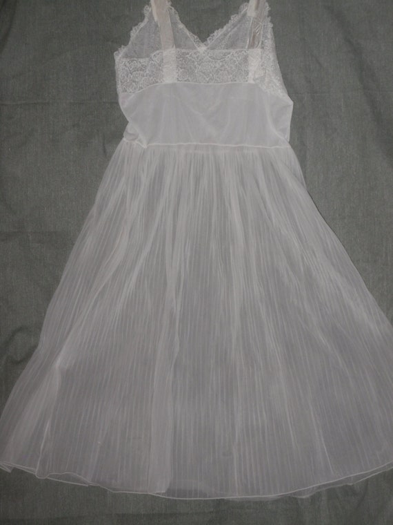White Nylon Chiffon Lace Nightgown Accordion Plea… - image 8