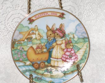 Springtime Stroll Avon 1991 Easter Decorative Collector Plate Spring