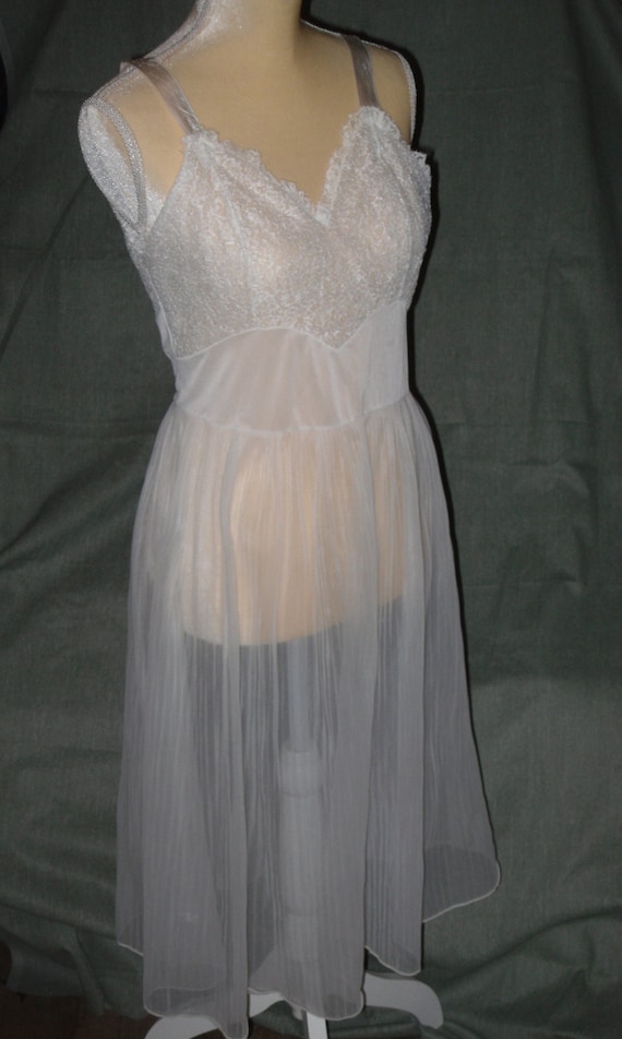 White Nylon Chiffon Lace Nightgown Accordion Plea… - image 1