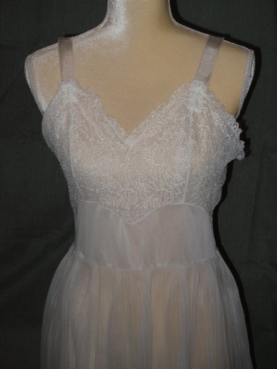 White Nylon Chiffon Lace Nightgown Accordion Plea… - image 2