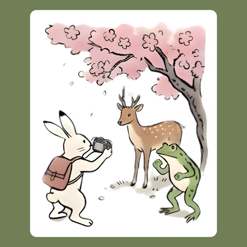 Puede incluir: Una ilustraci&oacute;n muestra un conejo blanco con una mochila tomando una foto de un ciervo y una rana bajo un &aacute;rbol de flores rosas. El ciervo tiene pelaje marr&oacute;n con manchas blancas. La rana es verde. El fondo es verde claro.