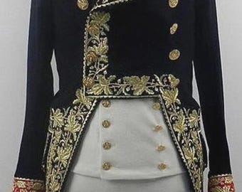 Jaqueta militar de luxo em lã preta, estilo hussardo vitoriano com bordados dourados.