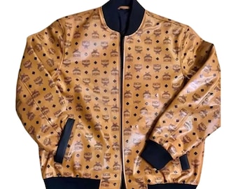 Jaqueta Bomber MCM em Couro Marrom: Couro Genuíno Artesanal, Estilo Vintage