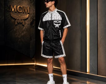 MCM Herren Schwarz & Weiß Leder Trainingsanzug Set | Luxus Reißverschluss Jacke und Shorts | Designer Streetwear Outfit | Premium Fashion Matching-Set