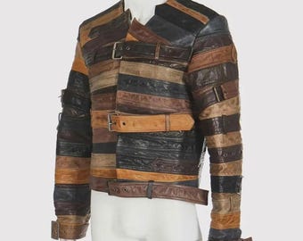 Jaqueta masculina de couro patchwork estilo motociclista, multicolorida, retrô, com fivela e estilo streetwear.