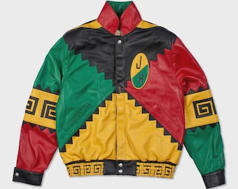 Jaqueta bomber masculina de couro com blocos de cores e estampa tribal africana, estilo streetwear retrô hip hop.