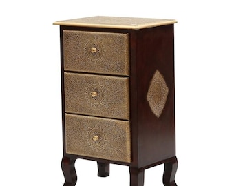 Cajonera de madera hecha a mano con herrajes de latón – Repujado floral indio, mesa auxiliar de 3 cajones