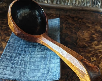 Cucharón de sopa de madera de cerezo tallado a mano, cuchara de cocina rústica lacada.