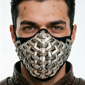 Máscara de armadura artesanal em aço inoxidável – Capacete medieval para cosplay com padrão de montanha, acessório para LARP.