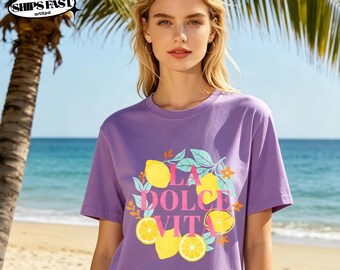 LA DOLCE VITA Lemon T‑Shirt,Italian Summer Lemon Graphic Tee,Retro Mediterranean Vacation Short Sleeve,Sweet Life Lemon Print Shirt